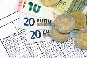Euro a fost cotat la 4,598 lei, peste referinţa de ieri